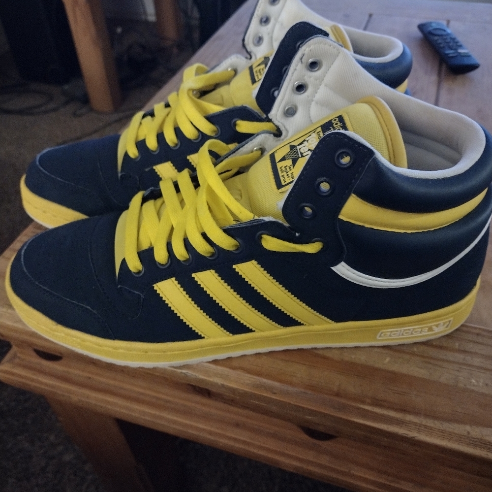 Adidas Men's Navy and Yellow High-Top Sneakers "NO INSOLES"